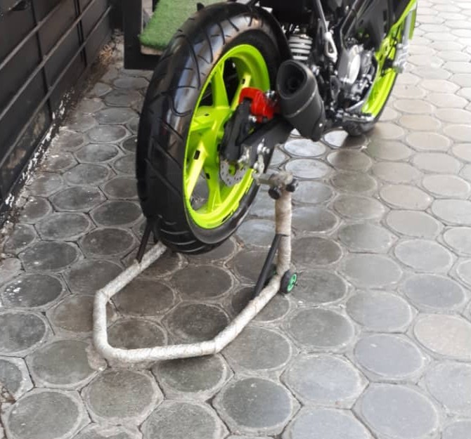 استند موتور سیکلت